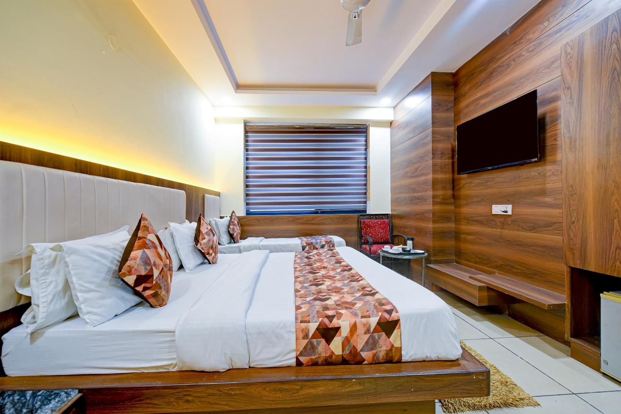 Hotel Le Grand - Walk-In From Rk Ashram Metro Station Nuova Delhi Esterno foto